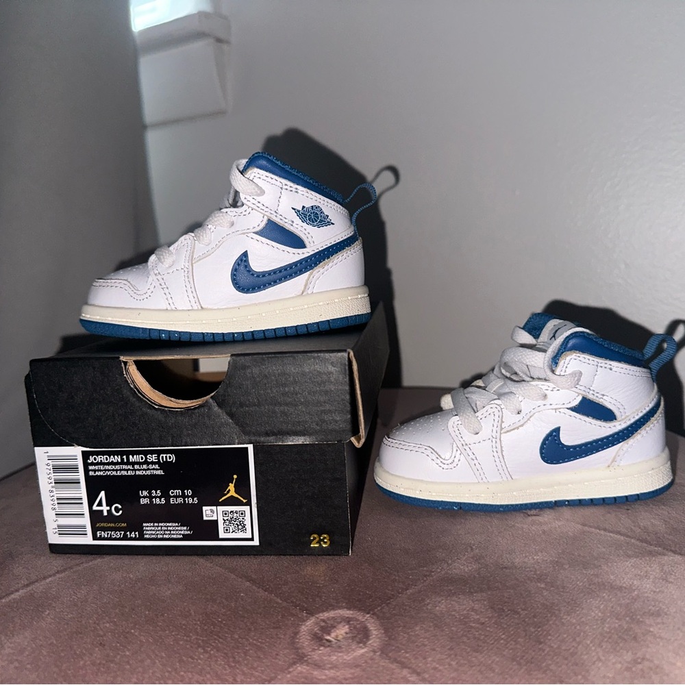 Jordan 1 Mid SE